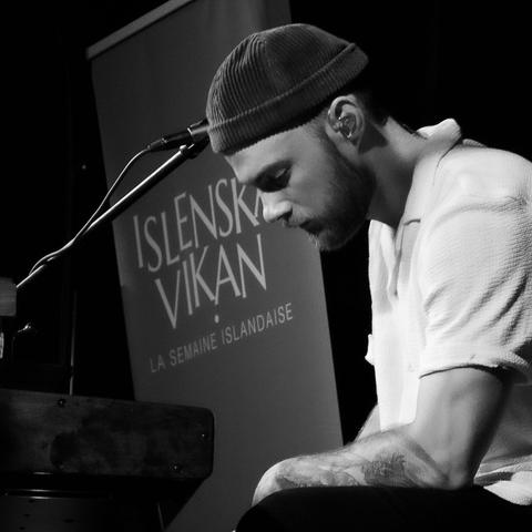 Ásgeir 
DR : Hélène Tourbine
