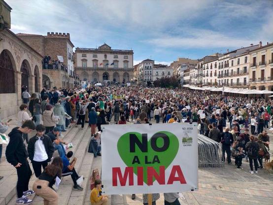 Movilización contra la mina de litio de Valdeflores. Fotografía: Plataforma Salvemos la Montaña de Cáceres.