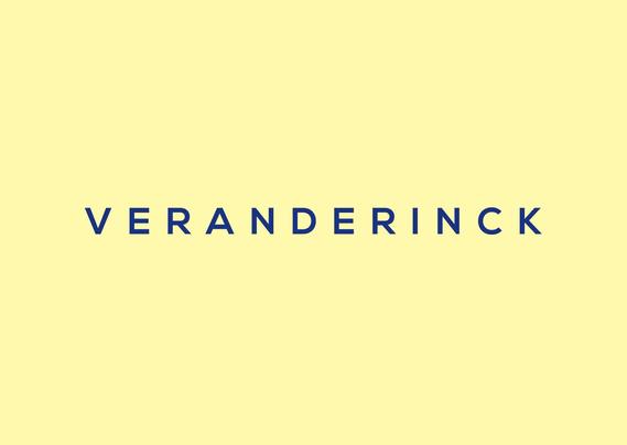 Het woord 'veranderinck' in donkerblauwe letters op een lichtgele achtergrond.