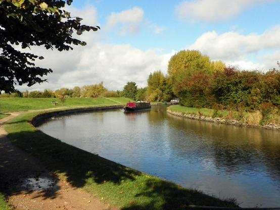 A photo titled "GOC Tring 050: Grand Union Canal", taken near Lock 40 by Peter O'Connor aka anemoneprojectors on Flickr.