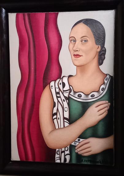 Cet autoportrait de Nadia Léger la présente devant un drapeau rouge qui symbolise son engagement communiste.