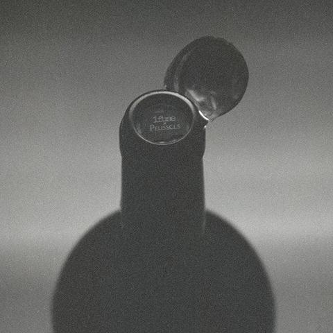 " Pélissols "
Mise en musique d'un domaine viticole
Édition de 76 bouteilles de #vin rouge #nature incluant une carte micro-sd entre le bouchon et l’opercule.le bouchon et l’opercule.