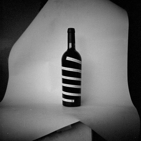 " Pélissols "
Mise en musique d'un domaine viticole
Édition de 76 bouteilles de #vin rouge #nature incluant une carte micro-sd entre le bouchon et l’opercule.le bouchon et l’opercule.
