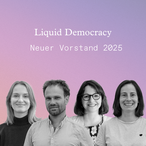 Das Bild zeigt vier Personen (schwarz-weiß Foto) vor einem lila-rosa Hintergrund. Darüber steht in weißer Schrift: "Liquid Democracy Neuer Vorstand 2025"