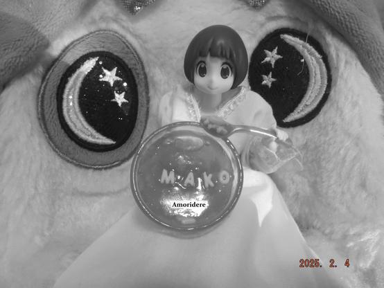 Mako holding a bowl of alphabet soup with her name spelled out. 