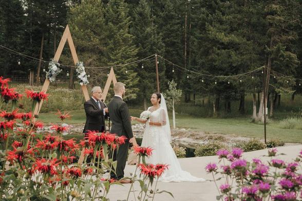 Beautiful wedding at Haymoon Resort in Whitefish Montana