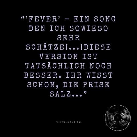 Das Bild zeigt einen Text: "'FEVER' - EIN SONG DEN ICH SOWIESO SEHR
SCHÄTZEL...IDIESE
VERSION IST
TATSÄCHLICH NOCH BESSER. IHR WISST SCHON, DIE PRISE SALZ..."