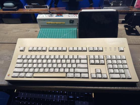 An Apple extended keyboard (ADB model) 