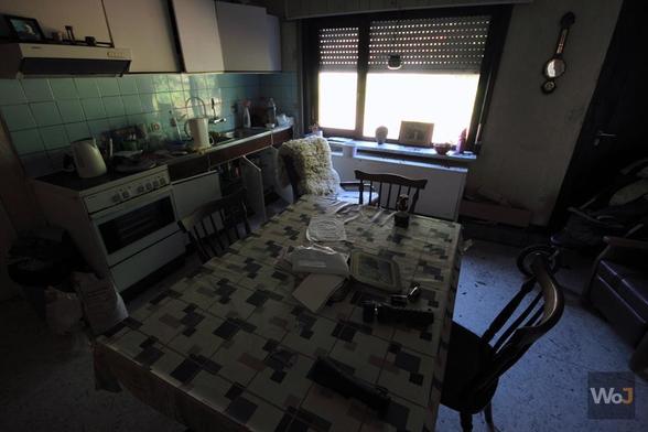 Maison Jeanne (2021)

→ Une maison abandonnée depuis longtemps. Comme tant d'autres.
→ A long abandoned house. Like so many others.

► Récit & photos : https://www.worldofjosh.be/photos/20210615-jeanne/jeanne.php
► Story & pictures : https://www.worldofjosh.be/en/photos/20210615-jeanne/jeanne.php

#abandoned #abandonedplaces #decay #exploration #explorationurbaine #lostplaces #photo #urbex #urbanexploration

© 2021