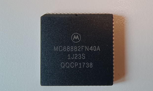A black 68882 FPU which was used as a math co-processor in #Atari #Amiga #Macs and other m68k based computers. This one is in a PLCC package