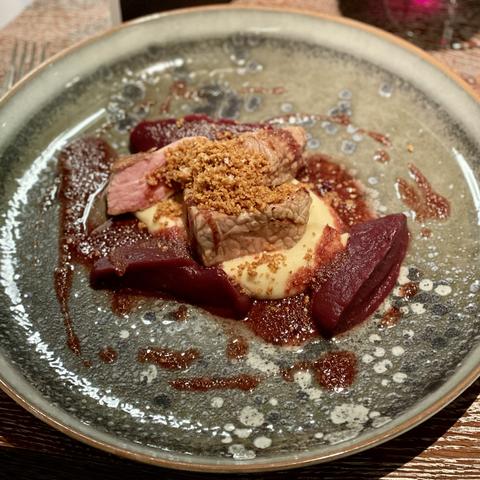 Hauptgang Kalbfleisch mit Rotkohl
