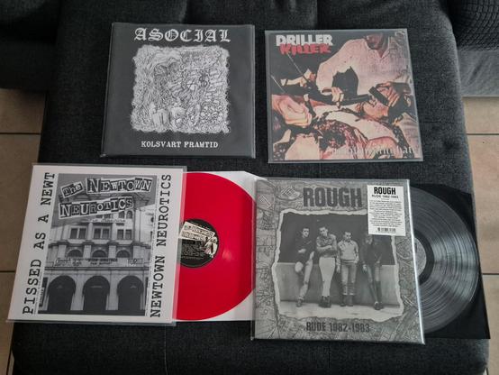 My "job" on a sunday: disturbance of the silence !!!

ASOCIAL - Kolsvart Framtid LP
DRILLER KILLER - Totalfuckinghate LP
NEWTOWN NEUROTICS - Pissed As A Newt LP (Coloured)
ROUGH - Rude  1^982 - 1983 LP (Die Hard)