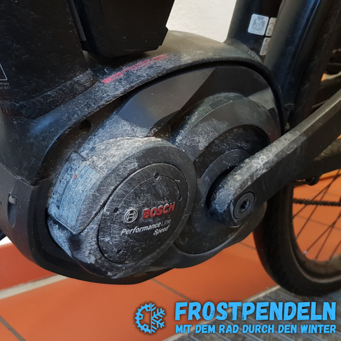 Pedelecmotor mit viel Salz und Straßendreck am Gehäuse
