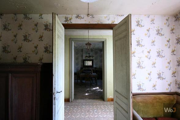 Ferme F (2021)

→ Une ferme abandonnée depuis longtemps. Comme tant d'autres.
→ A long abandoned farm. Like so many others.

► Récit & photos : https://www.worldofjosh.be/photos/20210618-ferme-f/ferme-f.php
► Story & pictures : https://www.worldofjosh.be/en/photos/20210618-ferme-f/ferme-f.php

#abandoned #abandonedplaces #decay #exploration #explorationurbaine #lostplaces #photo #urbex #urbanexploration

© 2021