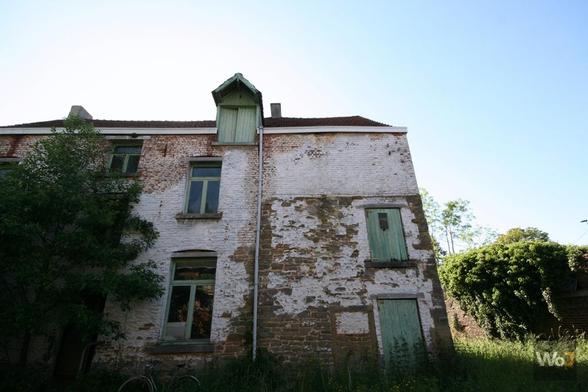 Ferme F (2021)

→ Une ferme abandonnée depuis longtemps. Comme tant d'autres.
→ A long abandoned farm. Like so many others.

► Récit & photos : https://www.worldofjosh.be/photos/20210618-ferme-f/ferme-f.php
► Story & pictures : https://www.worldofjosh.be/en/photos/20210618-ferme-f/ferme-f.php

#abandoned #abandonedplaces #decay #exploration #explorationurbaine #lostplaces #photo #urbex #urbanexploration

© 2021