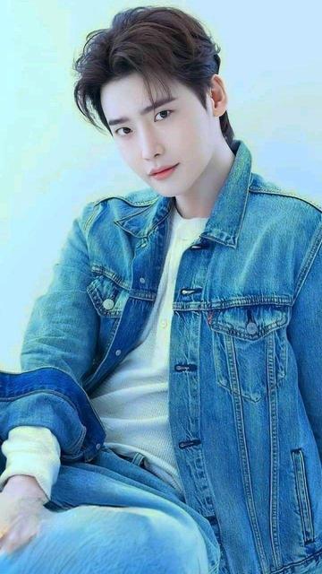 An Image of Lee Jong

