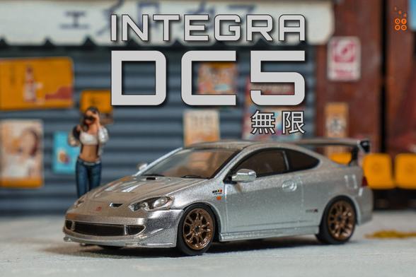 A left side of Honda Integra Type R DC5 Mugen, Silver by Tarmac Works in 1:64 scale with 1:64 figure on AREA 164