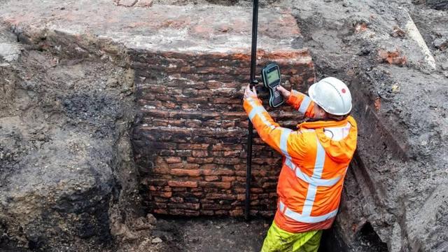 De fundering van de middeleeuwse toren in Breda