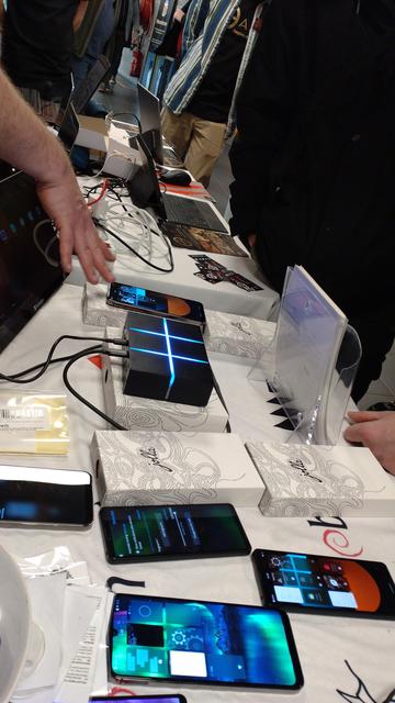 The Jolla Mind2 and several Phones running Sailfish OS on the stand.