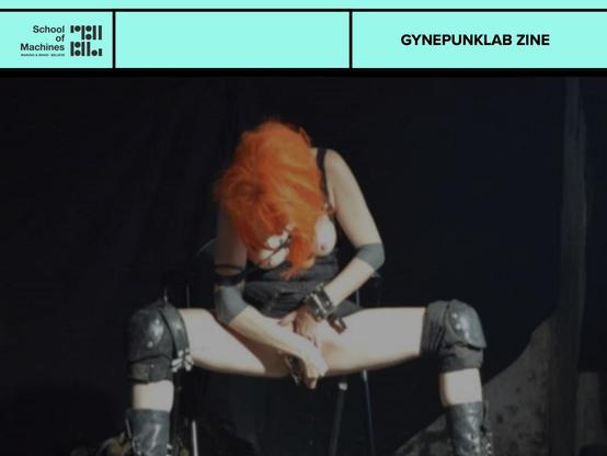 cuerpa se esta insertando especulo, no se ve cara esta tapada con una peluca naranja. esta sentada en una silla con las piernas abiertas.