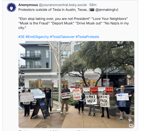 Protestors outside of Tesla in Austin, Texas. (i @jennakingtv)
city."




A group of protesters holding signs against Elon Musk, with messages like "Elon stop taking over, you are not President" "Love Your Neighbors" "Musk is the Fraud" "Deport Musk" "Drive Musk out" "No Nazis in my city"

