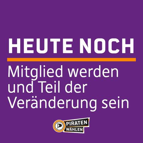 Ein lila farbendes Sharepic mit der Überschrift "Heute noch", darunter eine orange farbende Trennlinie, hierunter der Text "Mitglied werden und Teil der Veränderung sein", hierunter das Piratenpartei Logo mit "Piraten wählen"
