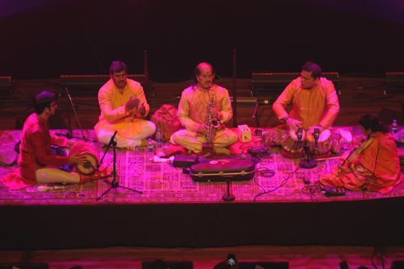 Kadri Gopalnath performing at Le Guess Who? festival 2018, accompanied by two tabla players, a violinist, and someone counting the rhythm with their hands