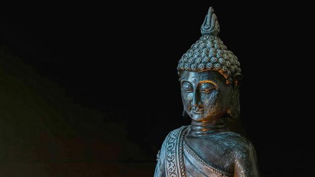 Bust of small Buddha statue.