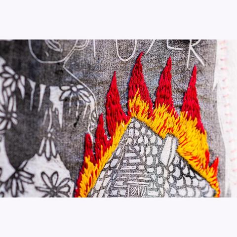 Linogravure brodée "Flamme au foyer"