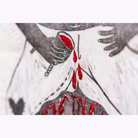 Linogravure brodée "Menstrueuse"