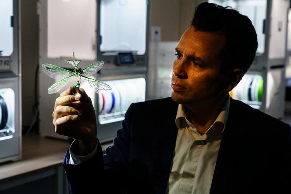 Mauricio Muñoz Arias holding an ornithopter drone. Photo: Reyer Boxem