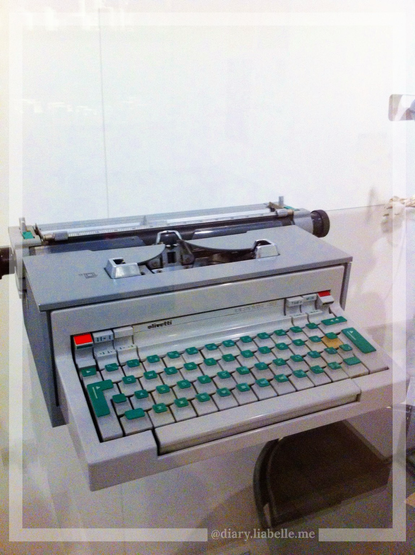 A modern-looking vintage Olivetti typewriter — Stedelijk Museum Amsterdam 🖼️