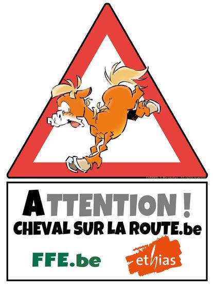 Demandez l'autocollant ou le panneau PVC www.achevalsurlaroute.be pour sensibiliser à la sécurité des usagers équestres