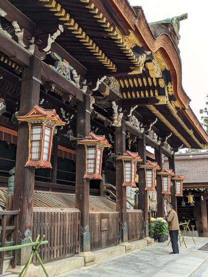 The main hall of Kitano Tenman-gu. Tenmangu shrines deify Sugawara-no-Michizane, who was particularly fond of ume blossoms in life. You will always find ume trees planted in the grounds of Tenmangu shrines, and plum blossom motifs can be seen everywhere.