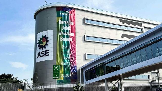 Taiwan's ASE Technology, the world's largest chip packaging & testing firm, opens a new plant in Penang, Malaysia, marking its biggest overseas expansion. #ASETechnology #ChipIndustry #Malaysia #Penang #TechExpansion #Semiconductors #Manufacturing #GlobalBusiness