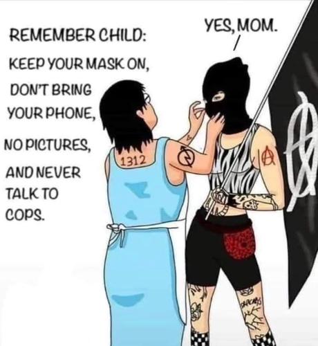 Une mère (avec tatouages squat et 1312) donne conseils à sa gosse qui part en manif, de rester bien cagoulée, pas de smartphone, pas de photos, et de ne jamais parler aux flics
