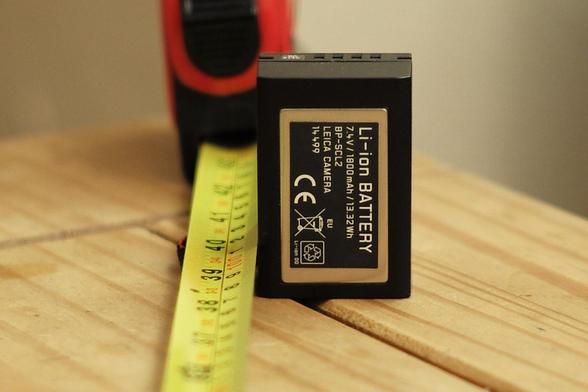 Another very tight crop of the focusing test... only now with shims added. Hard to believe it's the same lens!