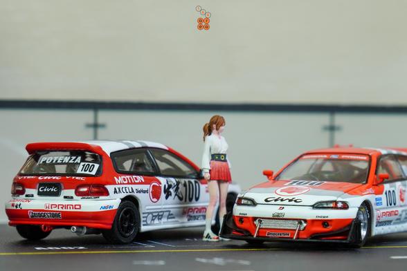 A female and two cars of Honda Civic EG6, Idemitsu livery in 1:64 scale with 1:64 figure on AREA 164
