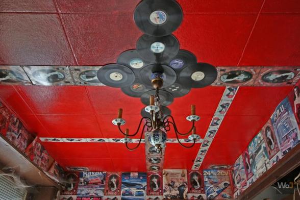 Café Rouge (2021)

→ Visite d'un vieux café de quartier tombé dans l'oubli.
→ Visit an old, forgotten neighborhood café.

► Récit & photos : https://www.worldofjosh.be/photos/20211220-cafe-rouge/cafe-rouge.php
► Story & pictures : https://www.worldofjosh.be/en/photos/20211220-cafe-rouge/cafe-rouge.php

#abandoned #abandonedplaces #decay #exploration #explorationurbaine #lostplaces #photo #urbex #urbanexploration

© 2021