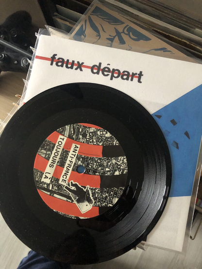 Dernier 45 tours de Faux Départ, la face B comporte les morceaux « Anti France » et « Toujours là « 