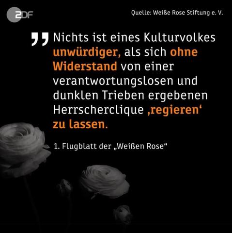 #AltText
Screenshot aus einem zdf Beitrag
Zu sehen eines der flugblätter der weißen Rose
„Nichts ist eines Kulturvolkes unwürdiger, als sich ohne Widerstand von einer verantwortungslosen und dunklen Trieben ergebenen Herrscherclique „regieren“ zu lassen
1. Flugblatt der weißen Rose