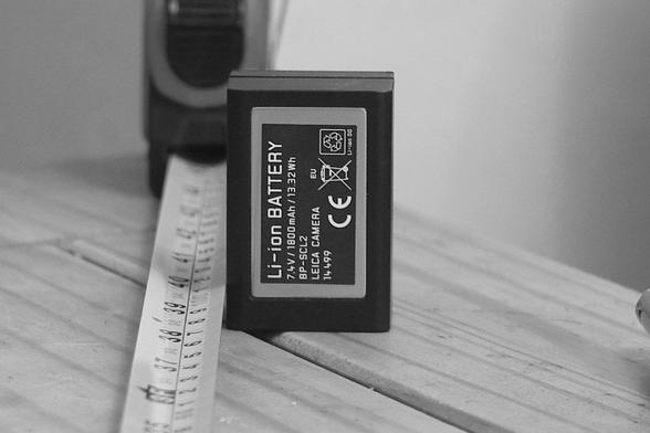 And the same tight crop of the lens post-shim to adjust it to Leica. Greaseproof paper and tinfoil wasn't enough for this one - it took two strands of copper wire. The difference between Soviet LTM and Leica LTM is quite large.