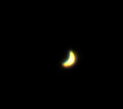 Eine sichelförmige Venus durch das Teleskop betrachtet: die unteren rechten zwei Drittel des Planeten erscheinen aus unserer Perspektive gerade beleuchtet.