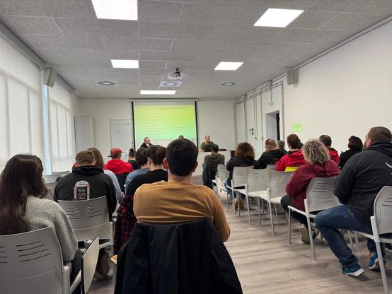Fotografia de l'Assemblea General Ordinària de la Federació de Diables i Dimonis de Catalunya el 23 de febrer de 2025