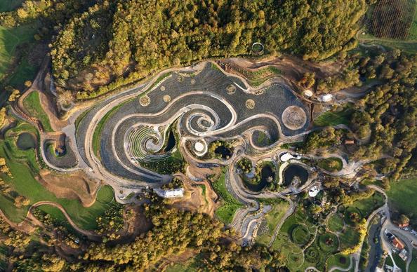 Starry Night Retreat, a park inspired by the art of Vincent Van Gogh
In Bosnia Herzegovina, the art of a great canvas has transcended to come alive in the heart of nature.