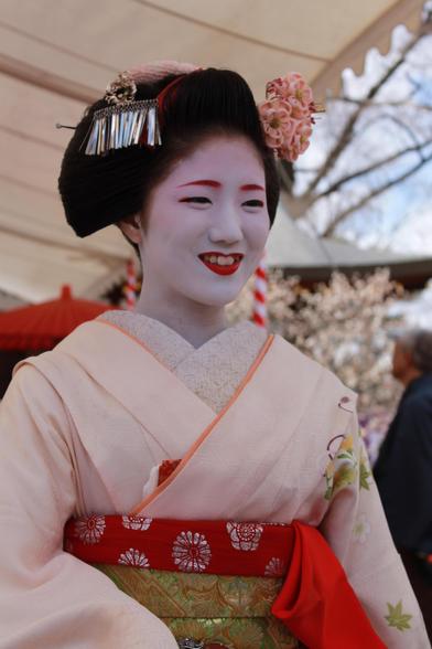 Maiko and geiko mingle with guests during Baika-sai.