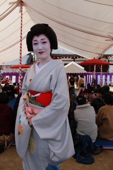 Maiko and geiko mingle with guests during Baika-sai.