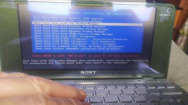 The tiny core linux boot manager up and running on the vgnp11z