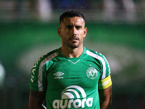 Alan Ruschel com a camisa do Chapecoense