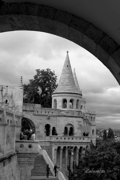 Dans les escaliers montant vers le chateau, à Budapest. 